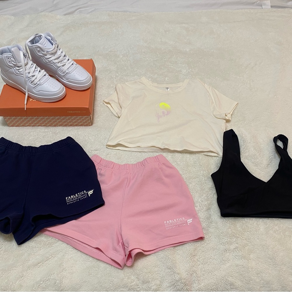 Awesome Fabletics Bundle !!! Excellent Condition! - image 1